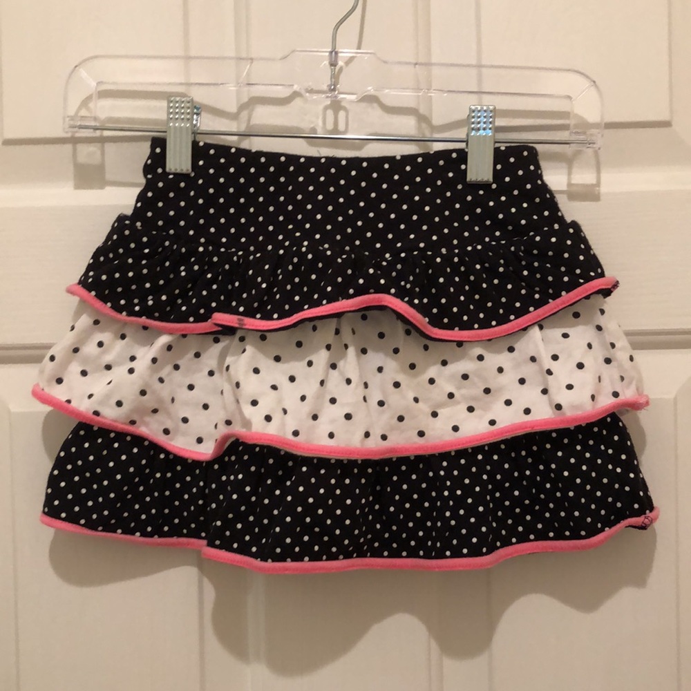 Hartstrings black &white polka dot ruffled skirt/skort with pink detail, Size 6.